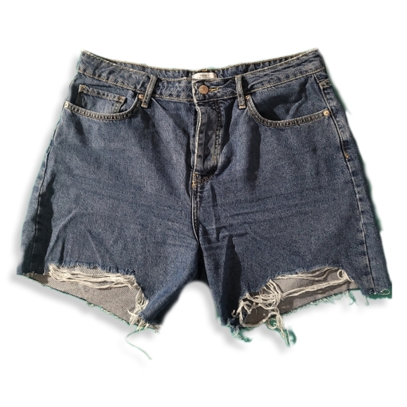 Forever 21 Denim - Forever 21 moms dark short jeans sizes 31